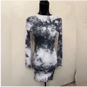 Super down by Revolve Women’s Grey White Tie-Dye Long Sleeve Mini Dress S